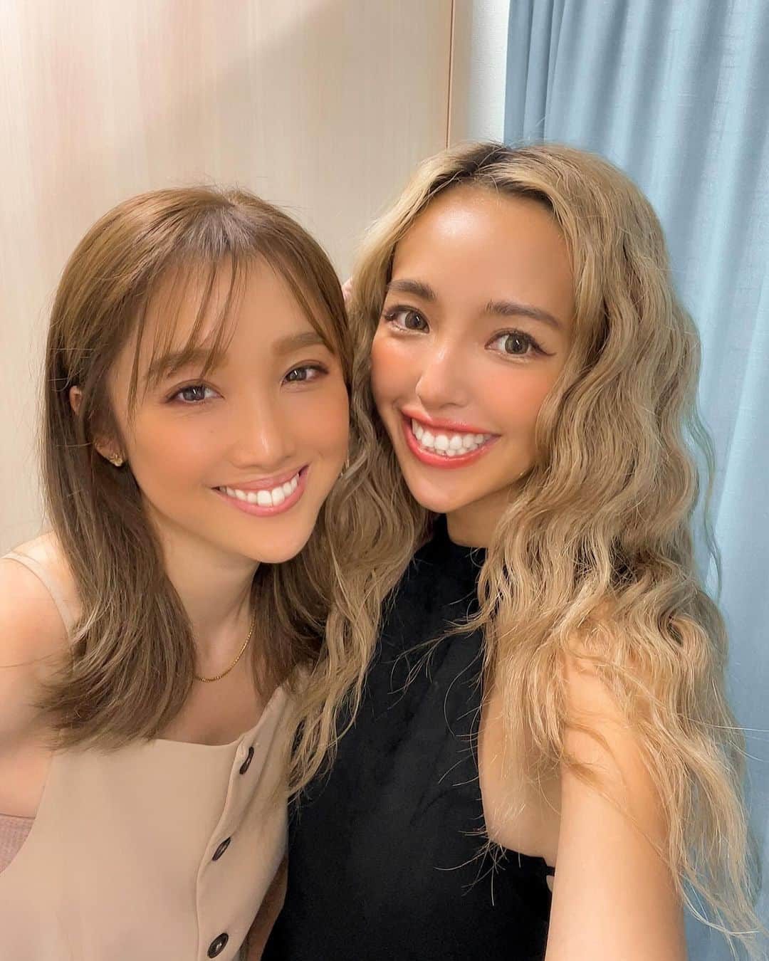 ユミ さんのインスタグラム写真 - (ユミ Instagram)「Live dayでした🤎 最高でした！！！めちゃくちゃ楽しかった！！！🥰🥹🩷 今日は誰でも買える一般チケットの Liveではなかったんだけど、 楽しすぎて、またそゆのもやりたいねと 話していた矢先、 tourスタッフさんから、 来年のアツイ提案を頂いたりして✨🫶🏼🥰 というかすでに考えてくださっていて、 胸がアツアツ❤️‍🔥🫣ドキがムネムネに なりました👏🏼🥹🤭🥰💕  DMでも日々、 Liveに行きたいというお声が届いていて、 ちょっとこれは、、もう、、🤭🥹💕💕 やるしかないか❤️🥹 と、前向きに前進あるのみ❣ って思います✨🩷🩷  いつもみんなありがとね❣  今日のLiveもそうだけど、 今でもたくさん聴いたり歌ってくれたり、 ありがたいなって🥰 感謝でいっぱいです🩷  @maicorori  #Juliet#Live」11月11日 0時25分 - yuminchu1029