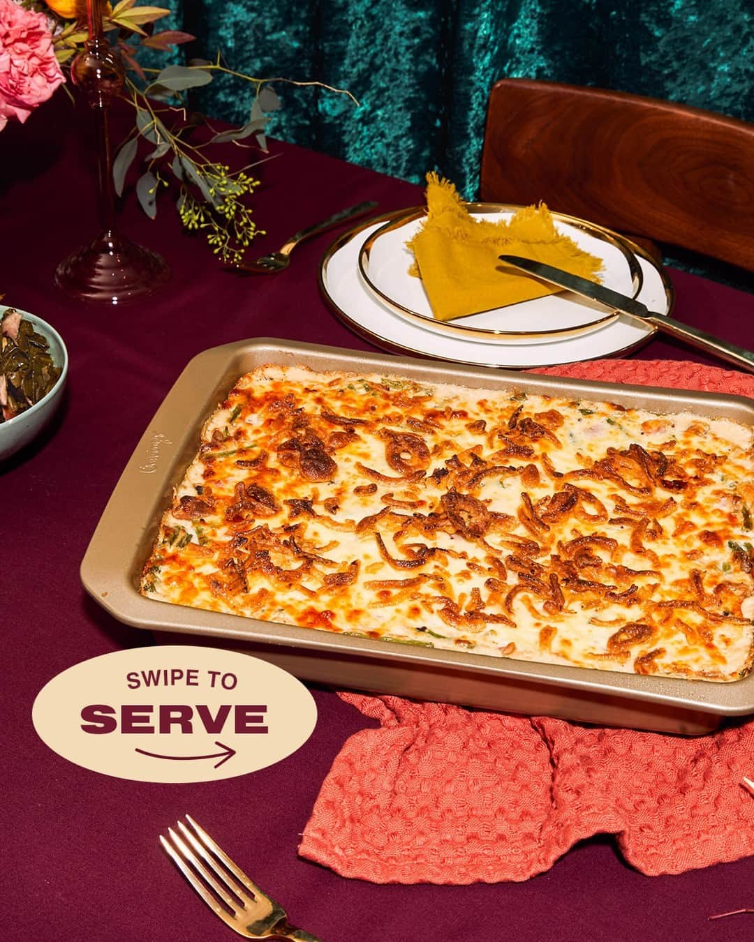 クリッシー・テイゲンのインスタグラム：「Thanksgiving Recipe #2: Cheesy Green Bean Casserole. Thanksgiving is the one day a year green beans get their proper due. They’re all gussied up with cheese, crunchy French fried onions and bubbling hot cream sauce. Fair warning: there may be some friendly negotiating over who gets the last scoop.   Get recipe at link in bio.」