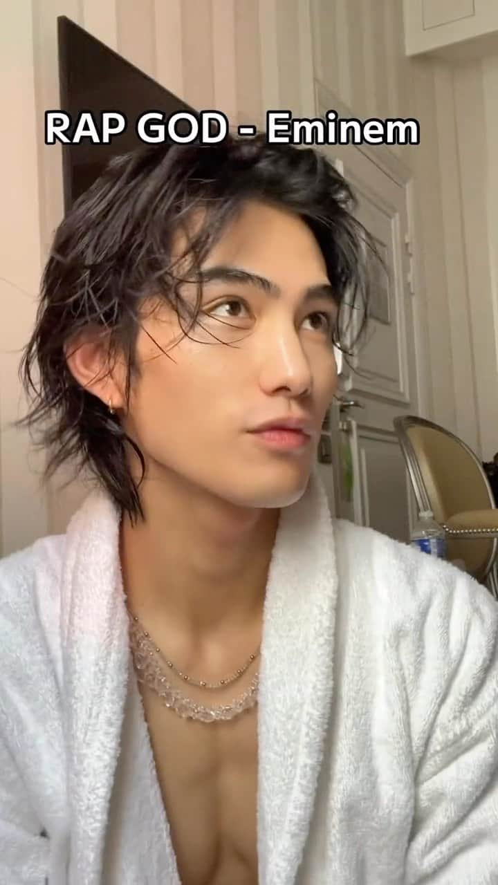 大平修蔵のインスタグラム：「आपका पसंदीदा गाना कौन सा है? Apa lagu favoritmu? Qual é a tua canção favorita? What is your favorite song?🥺」