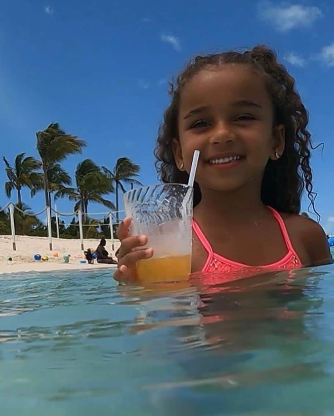 クリス・ジェンナーさんのインスタグラム写真 - (クリス・ジェンナーInstagram)「Happy birthday to my beautiful granddaughter Dream!!!! You are my Dreamgirl and I am so so blessed to be your grandma!!!! You are such a little ball of sunshine that lights up every room and you are so kind, thoughtful, loving, sweet, smart, creative, and such a good dancer!!! I love you so much Dreamy to the moon and back a million times!!! ❤️🙏🏼🥰🥳😍🎂」11月11日 0時34分 - krisjenner