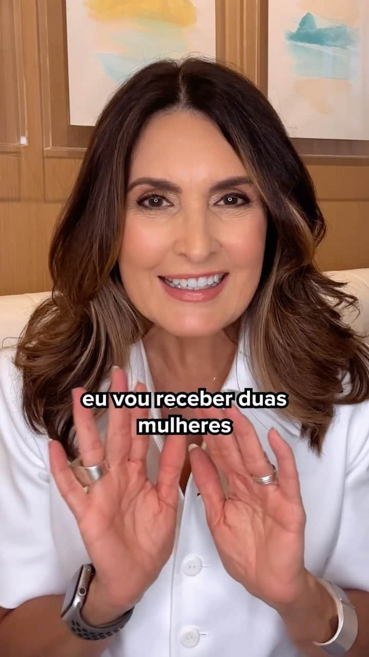 ファチマ・ベルナルデスのインスタグラム：「Hoje tem #AssimComoAGenteNoGnt com duas mulheres lindas, inteligentes e que sabem o que querem: @paollaoliveirareal e @verafischeroficial. Não perca nosso papo, logo mais, às 21:30. #sextou @gnt」