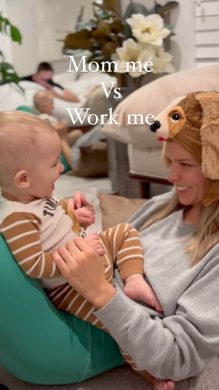 ダニエル・クヌッドソンのインスタグラム：「Mom Me VS Work Me 🤣😜 #momlife #modellife」