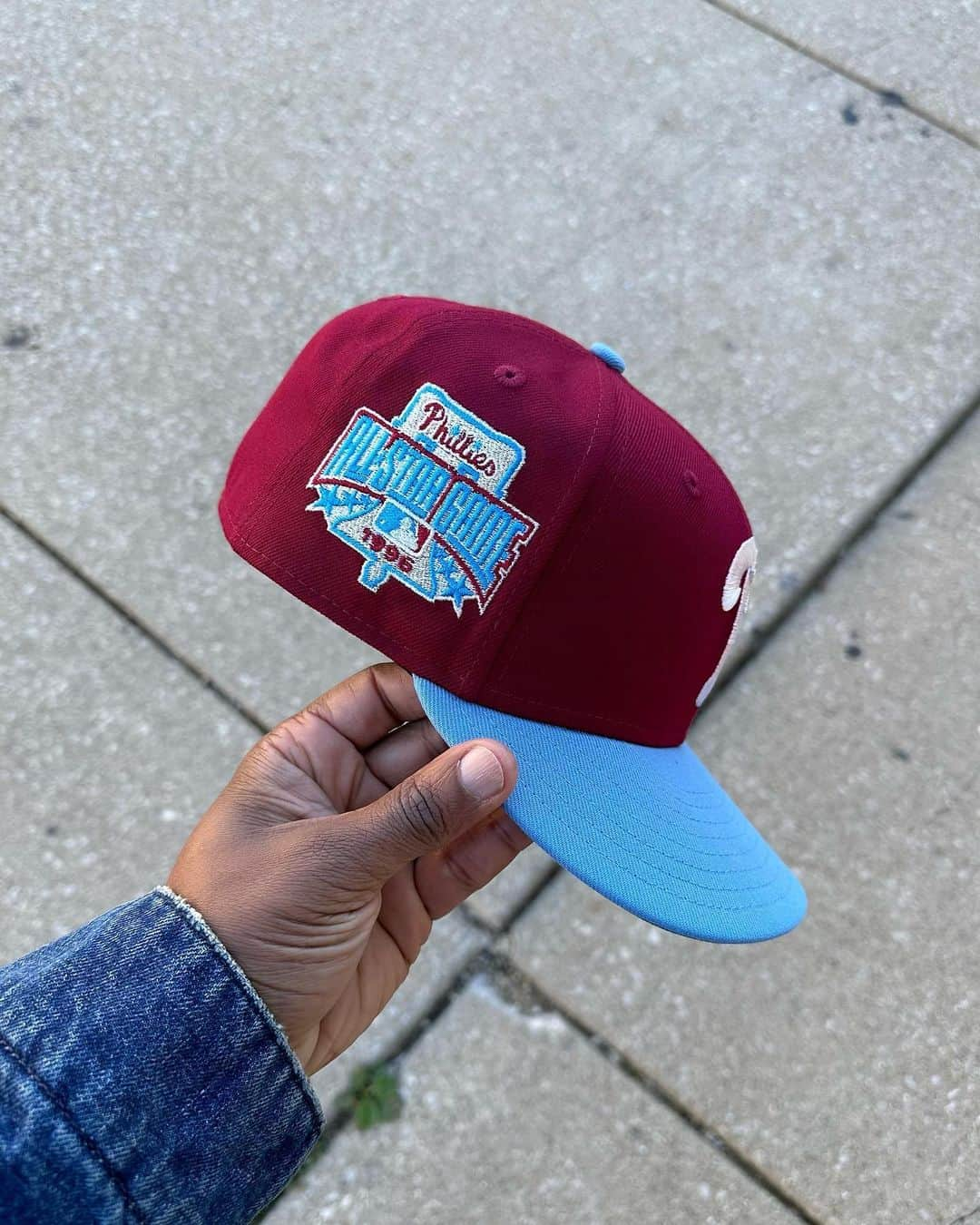 Mr. Tyさんのインスタグラム写真 - (Mr. TyInstagram)「#fotd my @phillies 3.0. Those lovely sky blue and maroon Phillies uniforms are immortalized once again👌🏾. Had to flip it and brig it back for those who missed the 2.0.  Big P star front logo, encrusted 96 ASG patch, green UV, and a black sweatband.  No date or anything set for this, but these will be via @stash1250 and not Mexico City this time.   #capson #fittedcap #fittedfiend #teamfitted #thatfittedmean #stayfitted #59fifty #phillies #floridamarlins #myfitteds #fittednation #neweracap #neweracaptalk #5950 #stayfitted #newera #igfittedcommunity #philadelphiaphillies」11月11日 0時47分 - regularolty