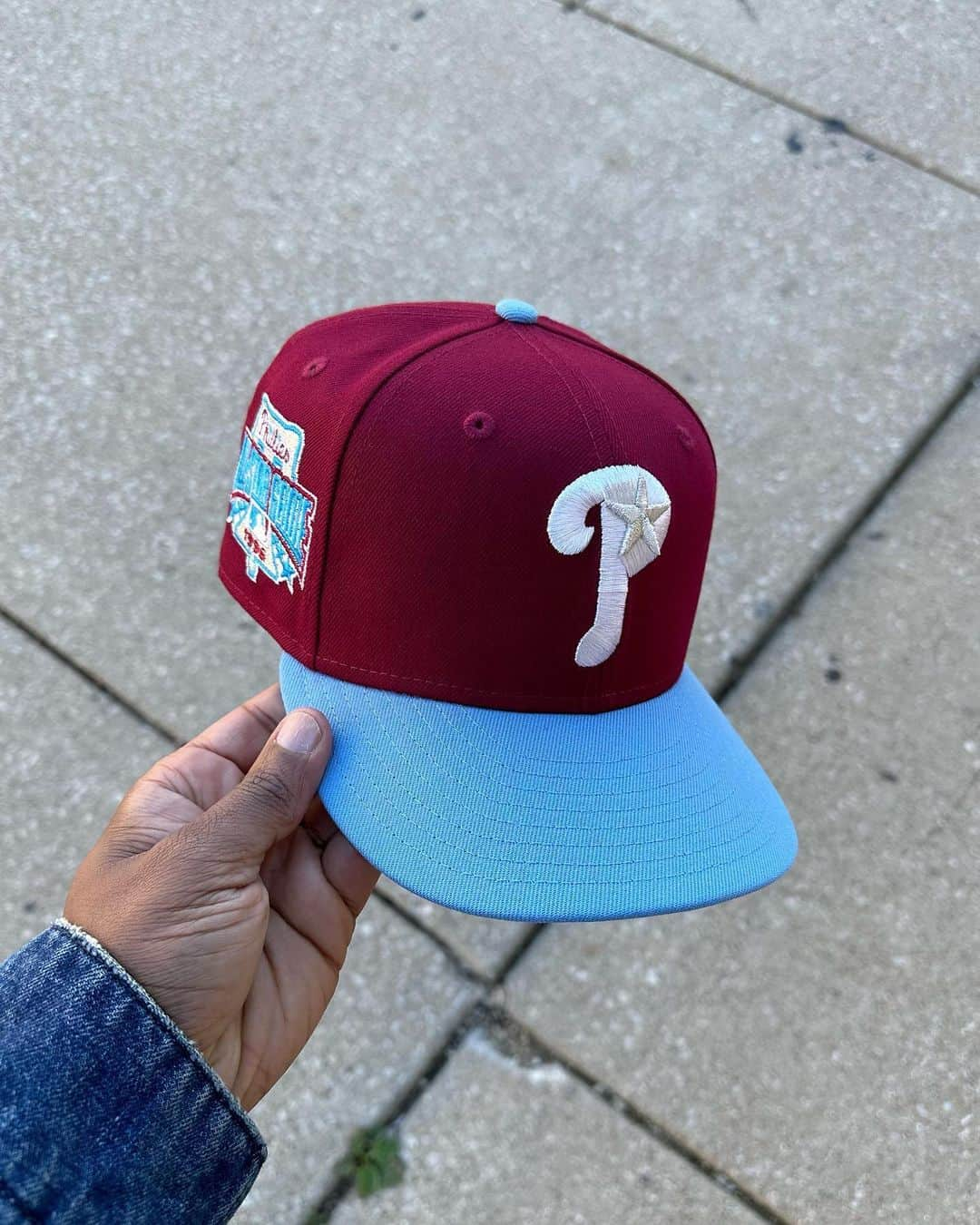 Mr. Tyのインスタグラム：「#fotd my @phillies 3.0. Those lovely sky blue and maroon Phillies uniforms are immortalized once again👌🏾. Had to flip it and brig it back for those who missed the 2.0.  Big P star front logo, encrusted 96 ASG patch, green UV, and a black sweatband.  No date or anything set for this, but these will be via @stash1250 and not Mexico City this time.   #capson #fittedcap #fittedfiend #teamfitted #thatfittedmean #stayfitted #59fifty #phillies #floridamarlins #myfitteds #fittednation #neweracap #neweracaptalk #5950 #stayfitted #newera #igfittedcommunity #philadelphiaphillies」