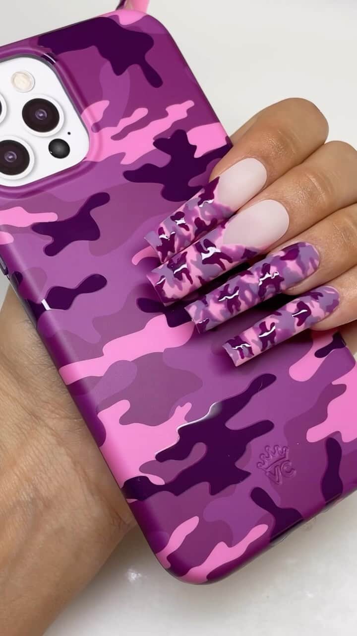 VELVETCAVIARのインスタグラム：「Don’t blink, you might miss the new cases dropping soon 💜🩷」