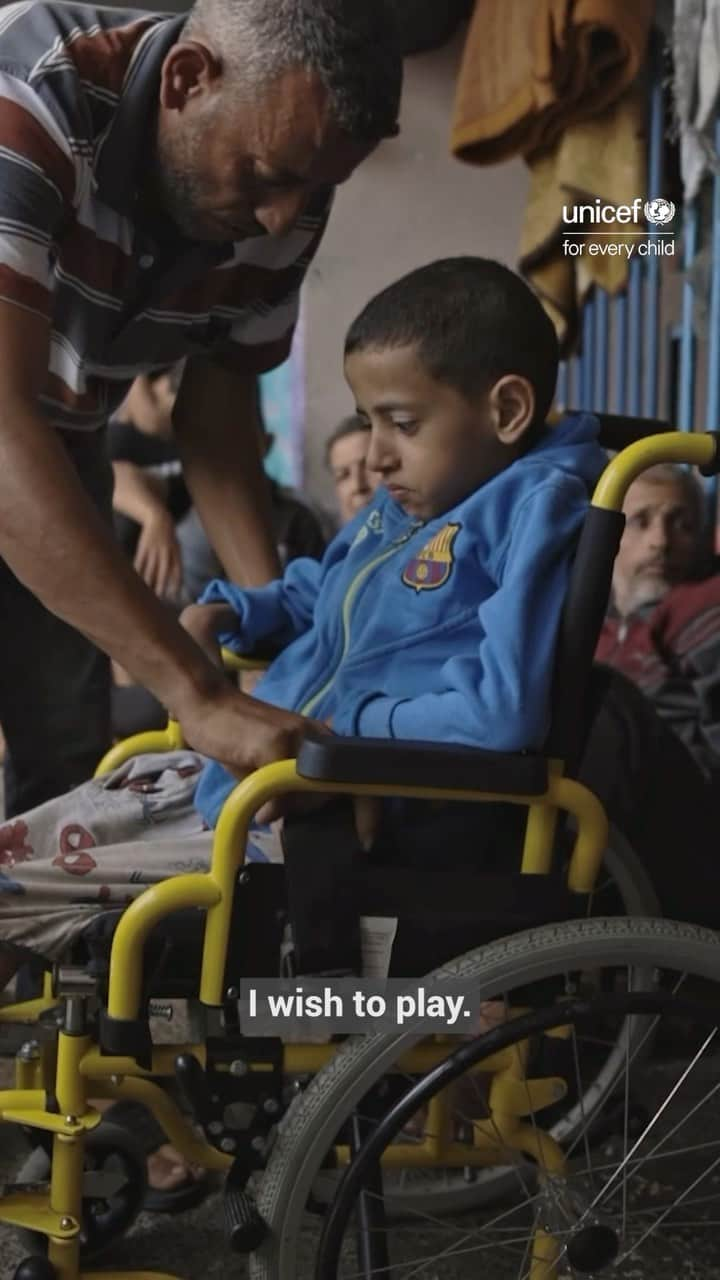 unicefのインスタグラム：「I wish to sleep. I wish to play.  Forced to take shelter in a school amid bombardments in Gaza, Taha shares his message.  UNICEF calls for an immediate humanitarian ceasefire, unrestricted humanitarian access across Gaza and immediate and safe release of all abducted children.」