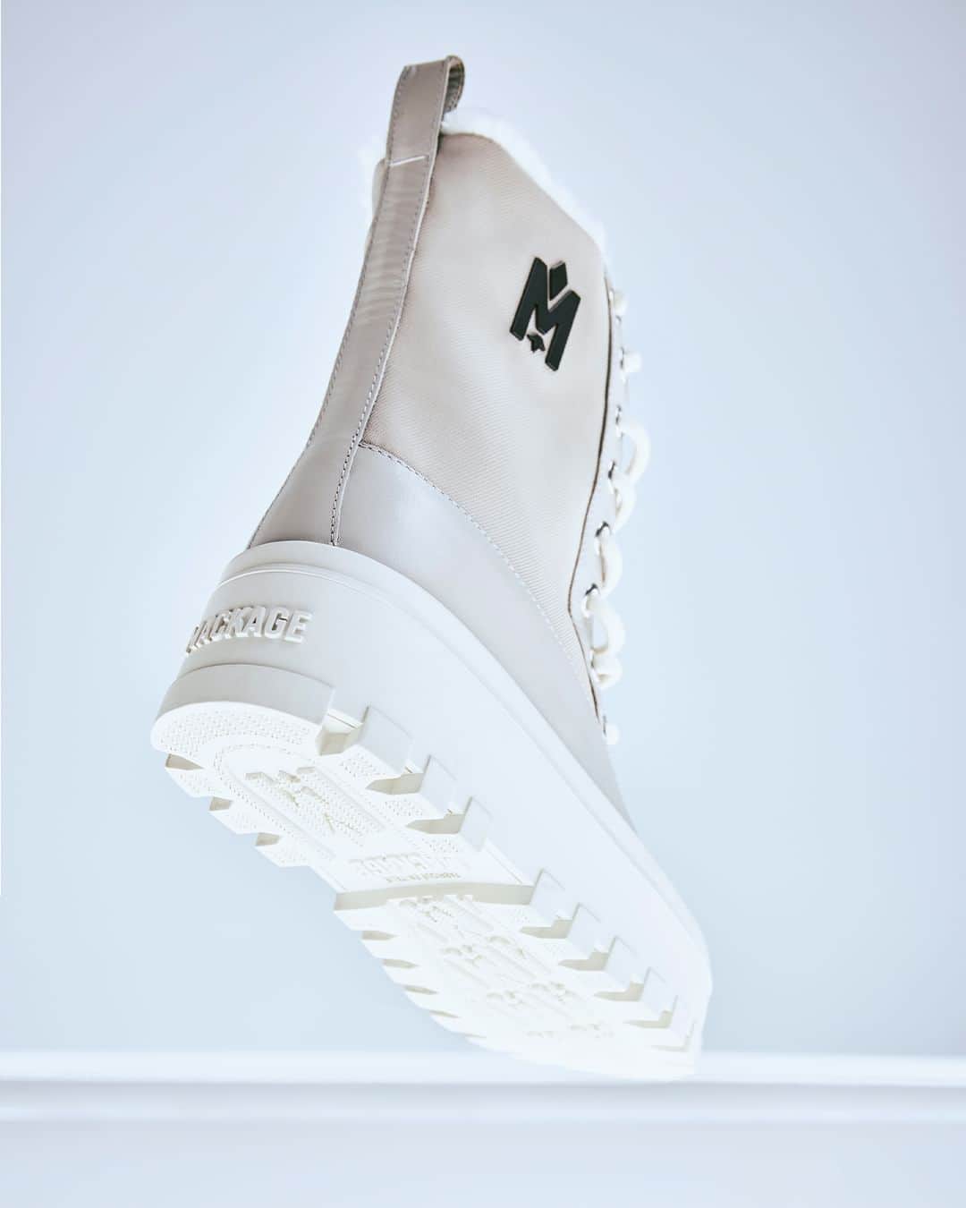 マッカージュのインスタグラム：「WINTERPROOF FOOTWORK  HERO, a handcrafted lace-up winter boot with a waterproof membrane and signature rubber lug tread sole ensure traction and protection in the coldest temperatures. A staple boot for winterproof utility.  More on MACKAGE.COM  #MACKAGE  #MONDEMACKAGE」