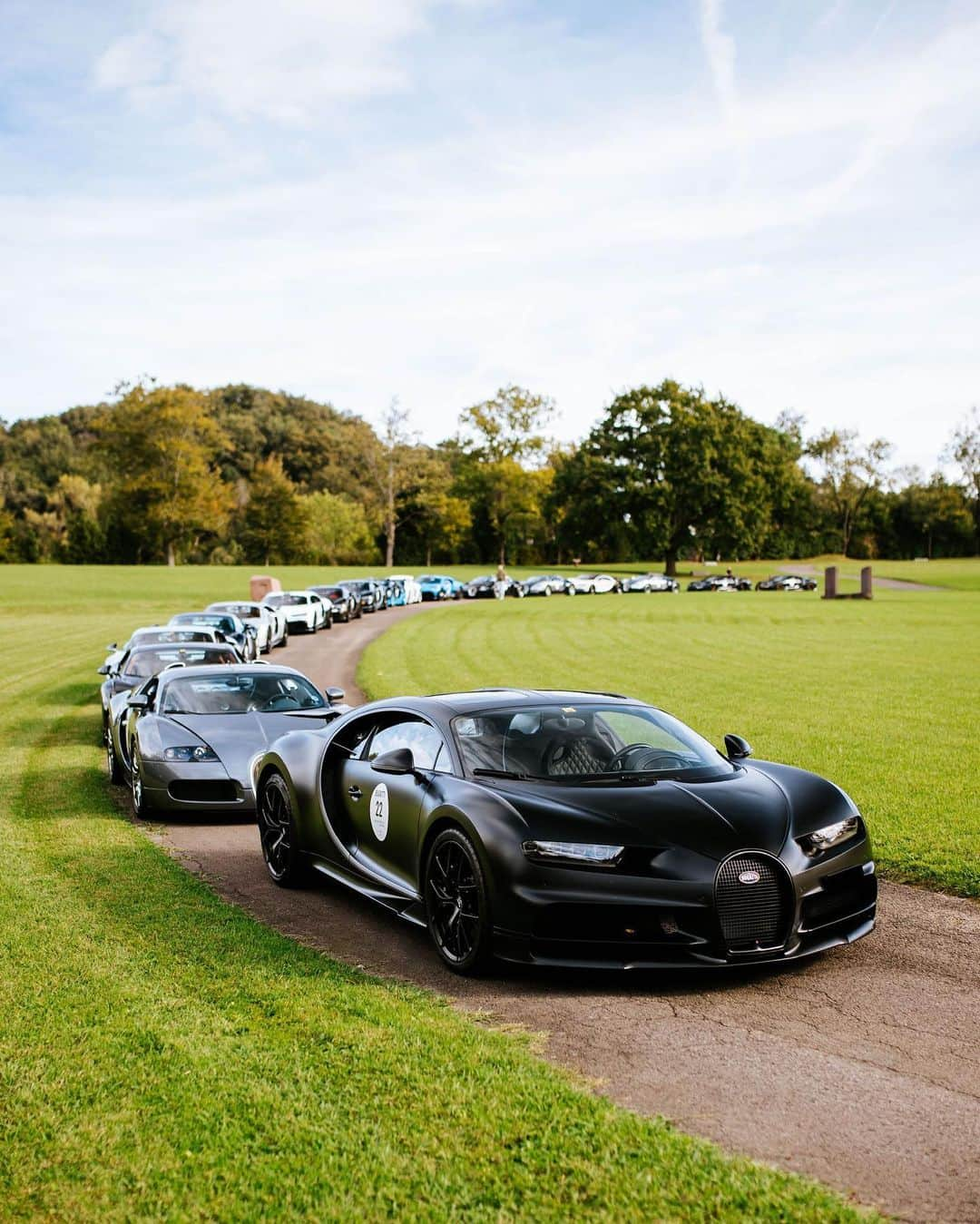 ブガッティさんのインスタグラム写真 - (ブガッティInstagram)「The BUGATTI experience is one that transcends driving. Seamlessly blending performance and comfort, a BUGATTI hyper sports car effortlessly intensifies the emotions of a journey.  To showcase and experience these unique automotive properties, 29 owners were joining the 2023 edition of the BUGATTI Grand Tour Europe by @2fast4you.it.  #BUGATTI #BUGATTIGrandTour #BUGATTIGrandTourEurope – WLTP: bugatti.link/consumption」11月11日 1時19分 - bugatti