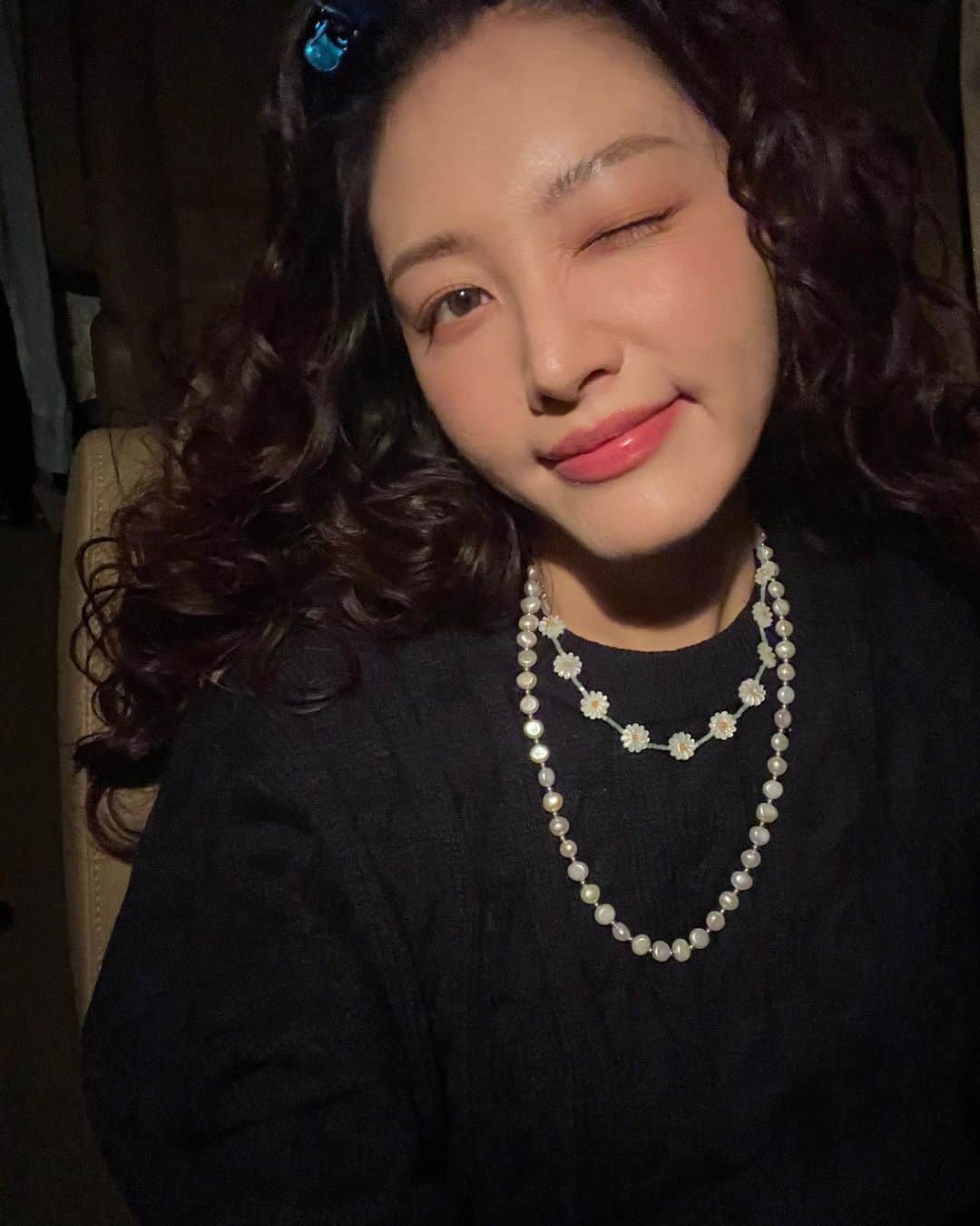 キム・ジェギョン のインスタグラム：「뽀글이의하루👩🏽‍🦱」