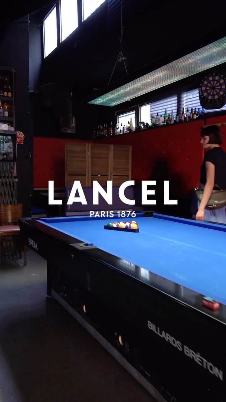 ランセルのインスタグラム：「On my way to meet my friends and enjoy the weekend with my new Origami!  #LancelParis #LancelTwist #OrigamiByLancel」