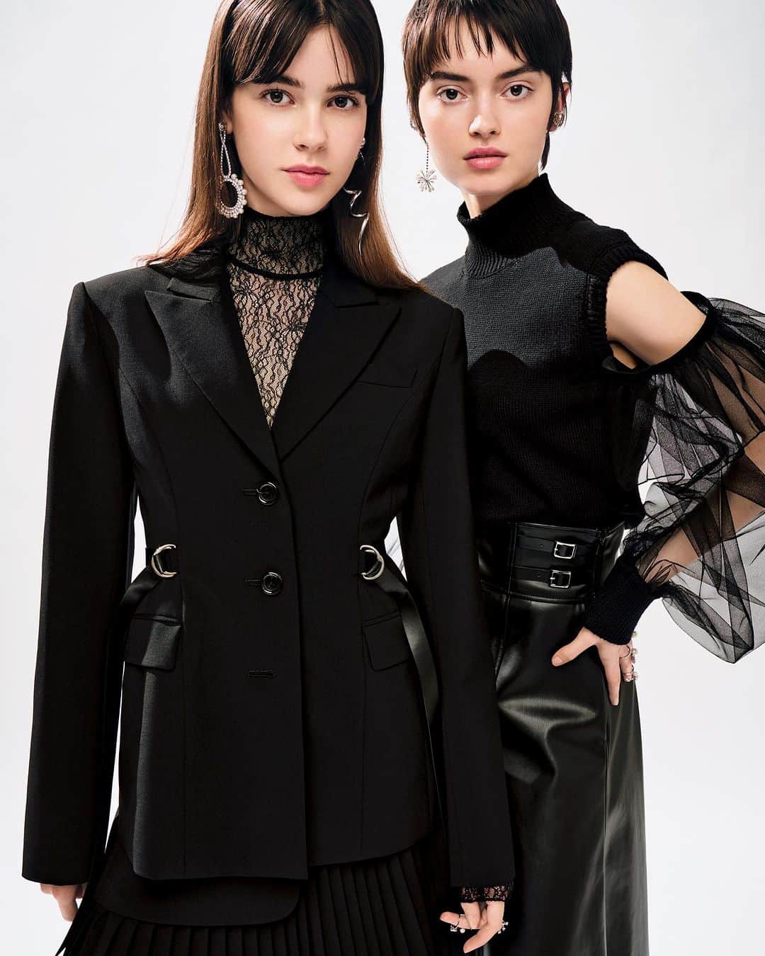 アディアムのインスタグラム：「Modern wardrobe-building pieces for a tailored look this Fall. Discover the #ADEAM Fall Winter 2023 Runway Collection at the link in bio.」