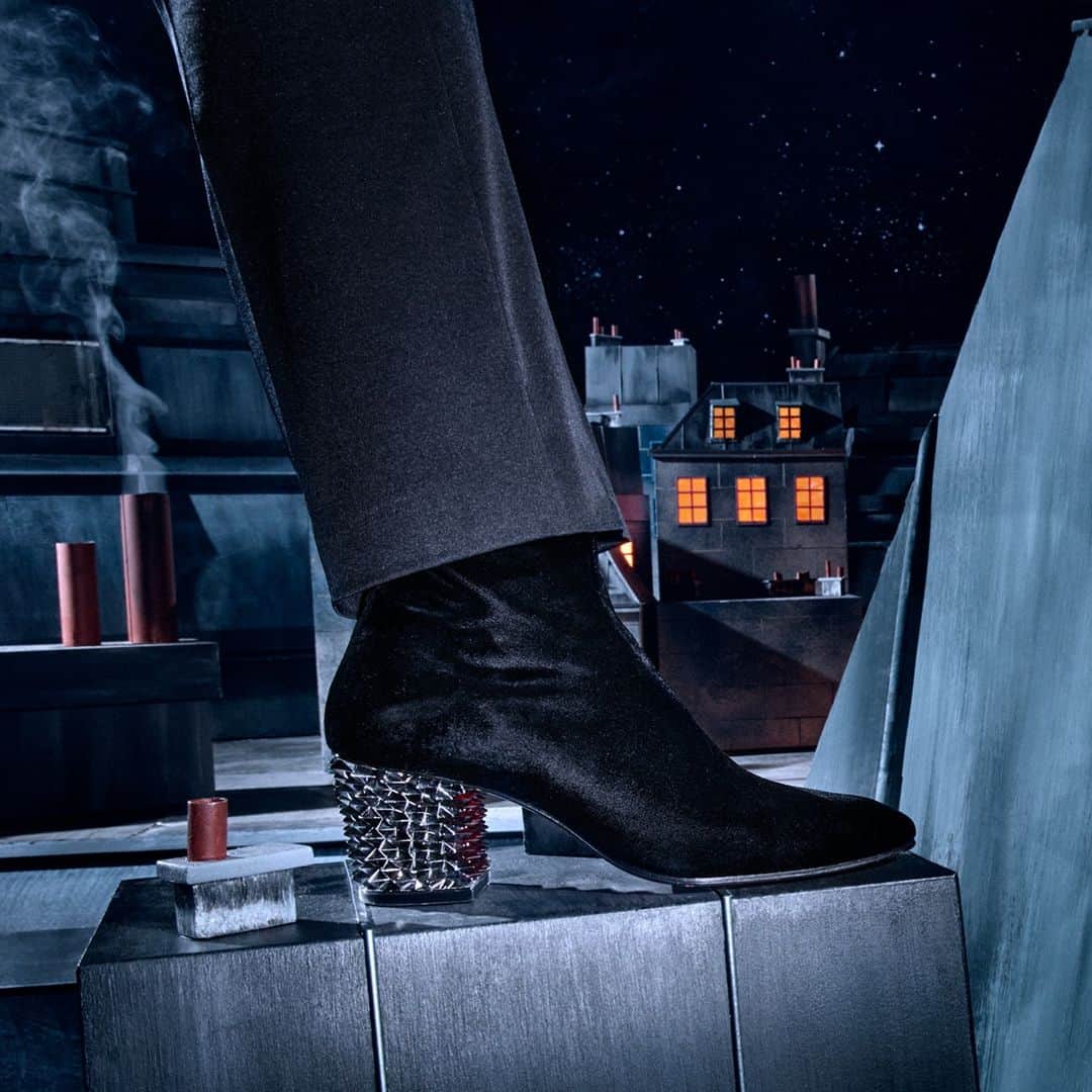 クリスチャンルブタンのインスタグラム：「When it comes to evening wear with a twist, the Rosarocks boot is the one whose name you'll be shouting from the rooftops.   Photo by @SofiaandMauro #ChristianLouboutin」
