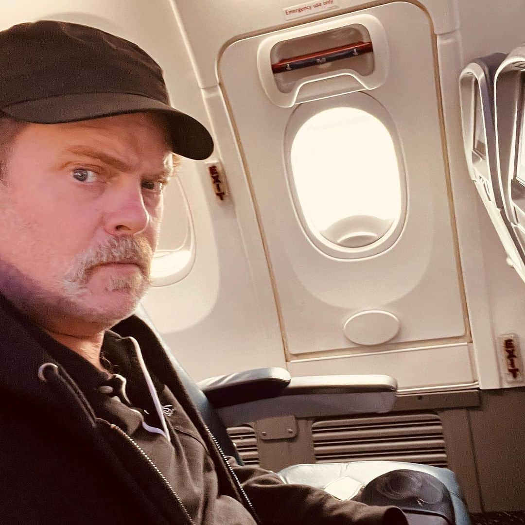 レイン・ウィルソンのインスタグラム：「I take my exit row seat responsibilities VERY seriously.」