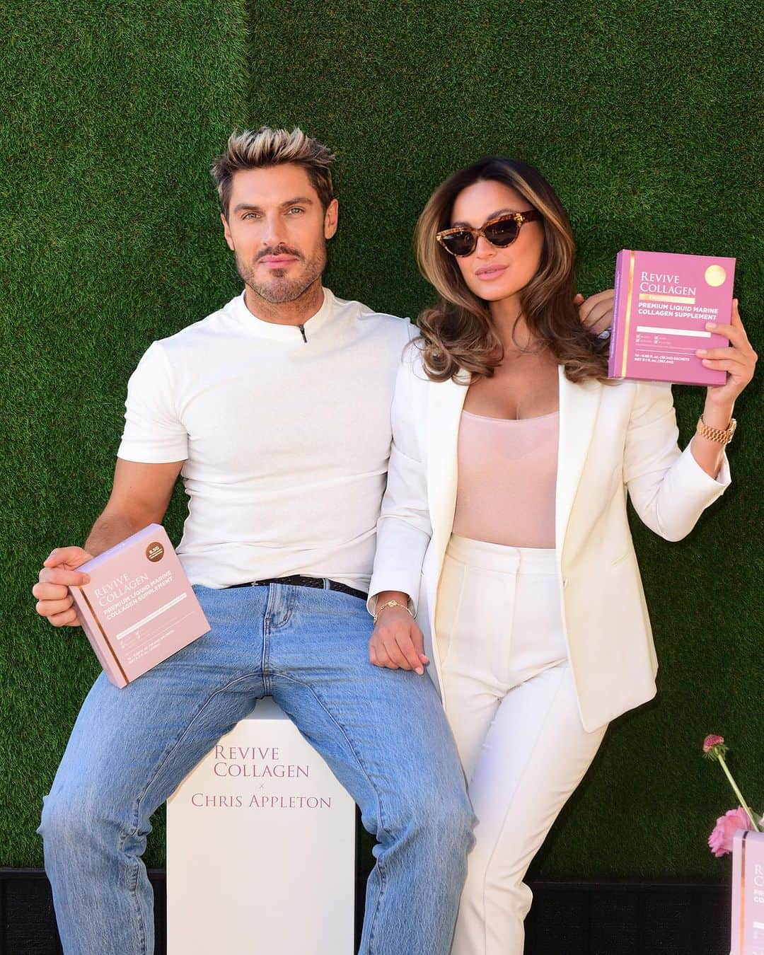 サム・フェアーズさんのインスタグラム写真 - (サム・フェアーズInstagram)「The Revive Collagen x Chris Appleton launch in the United States has been a tremendous success. The stunning Nobu Malibu was the venue for our special event, and I couldn't be happier with the outcome. Our dedicated team and the support of our US PR team played a crucial role in bringing everything together seamlessly. The excitement and positive energy from yesterday's event have left me feeling so happy and grateful. I'm thrilled to announce that Revive Collagen is now available for purchase in the US through our website, Saks Fifth Avenue, and over 1500 CVS pharmacy stores. @revivecollagen mybrand x」11月11日 1時55分 - samanthafaiers