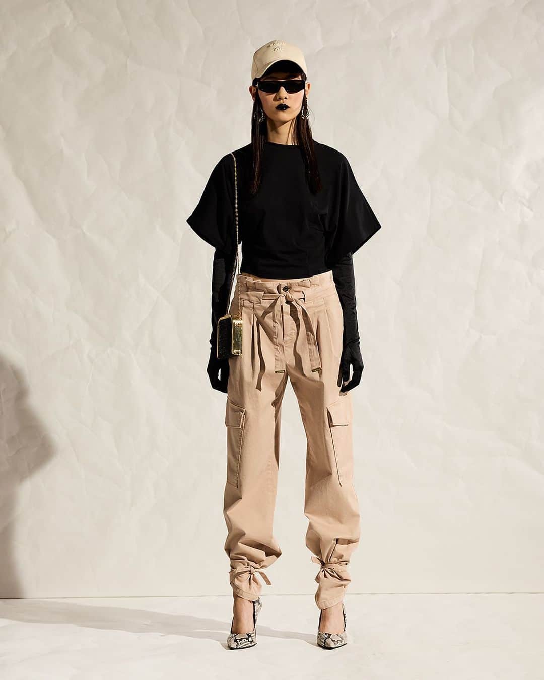 のインスタグラム：「You say “cargo”, we say yes! #PINKO #FW23」