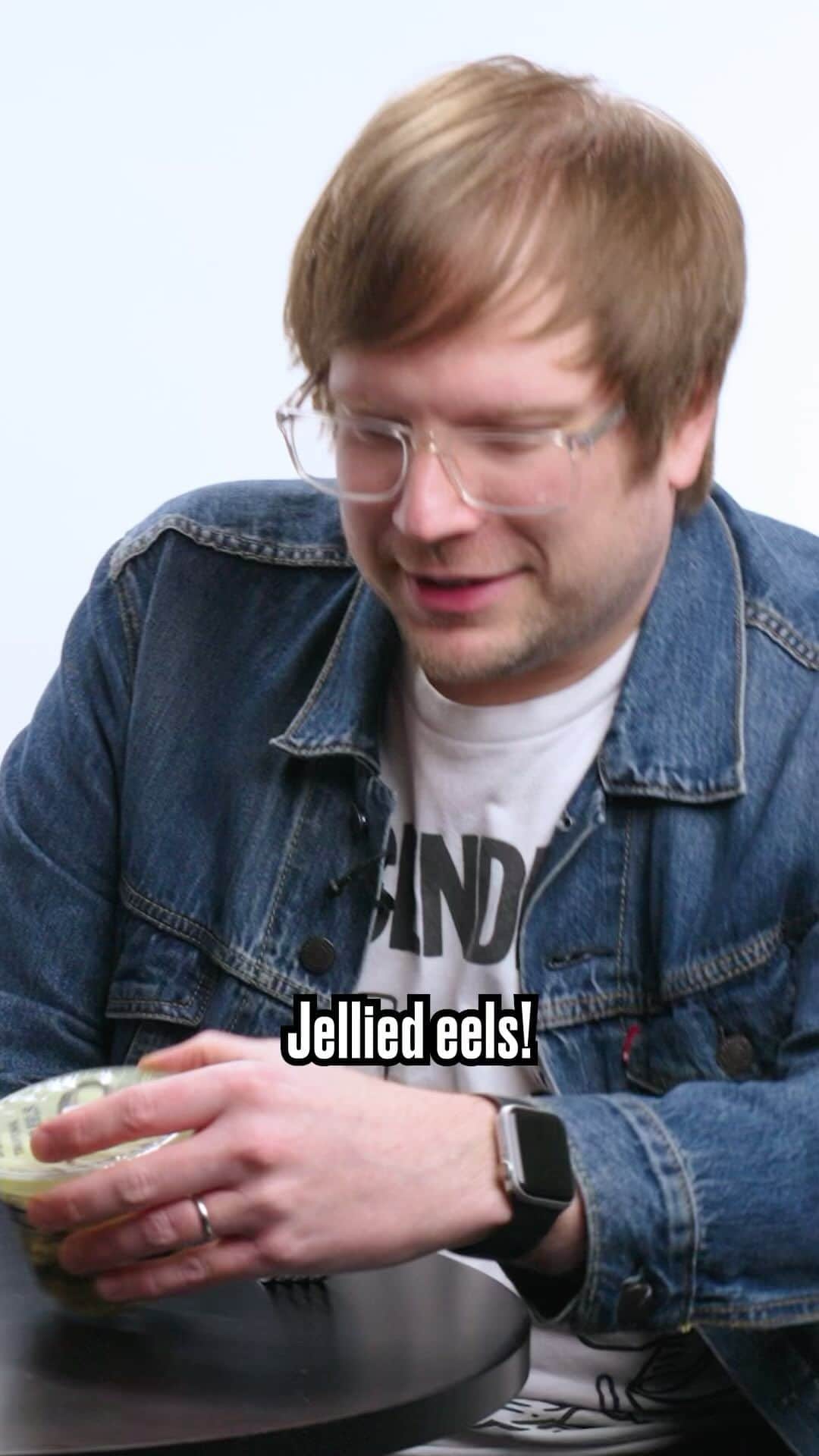 フォール・アウト・ボーイのインスタグラム：「Patrick Stump from Fall Out Boy thought jellied eels were a joke 😂😂  Watch the full video on @ladbible’s YouTube channel 📺」