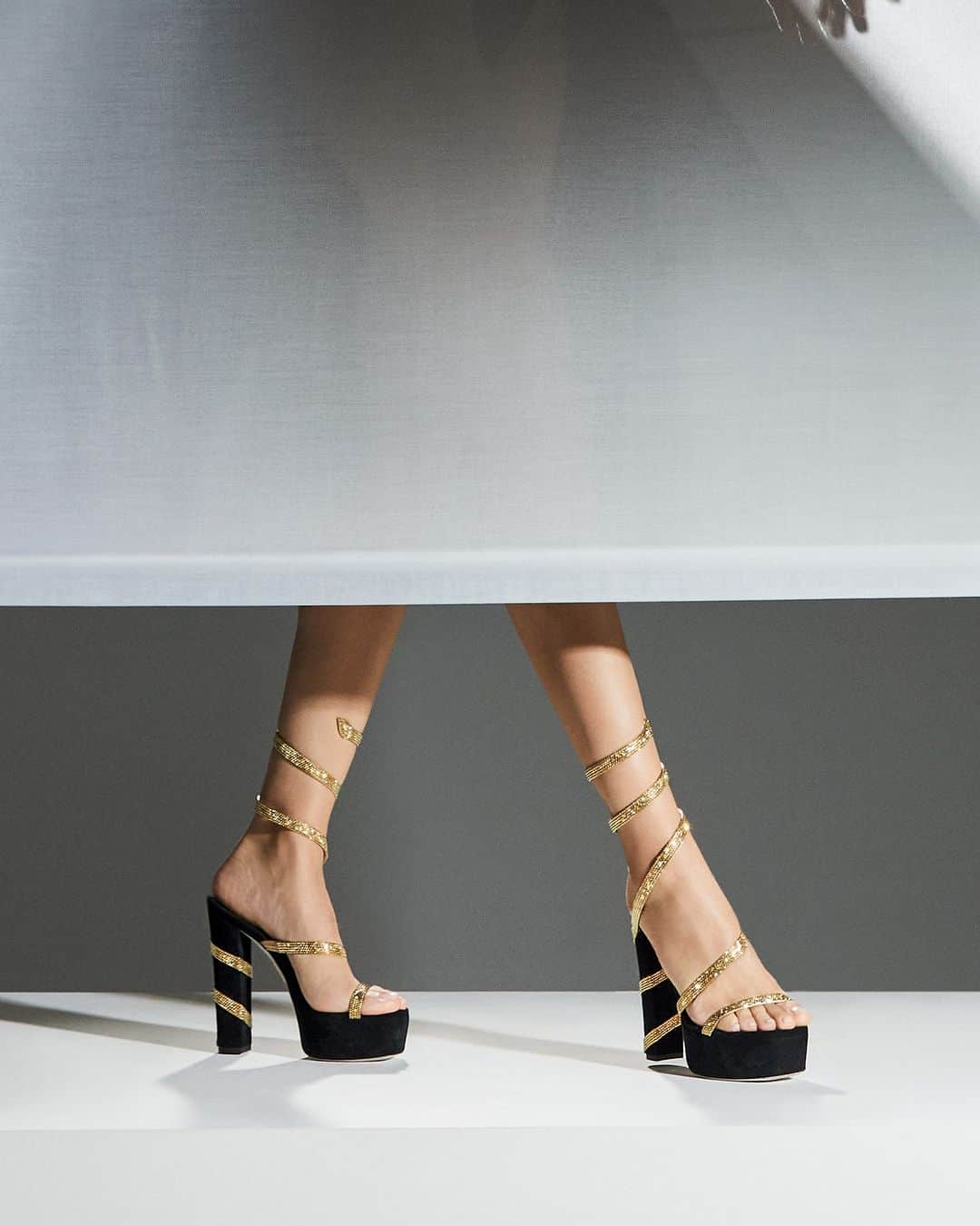 レネカオヴィラのインスタグラム：「Towering and empowering. The new Margot platform sandal pushes the boundaries of form and volume.   #ReneCaovilla」