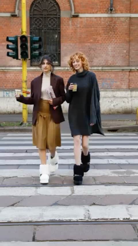 カサディのインスタグラム：「Winter is coming and with it your new go-to style for days in warmth with the Yeti boots. Shot by @leeoliveira  #CasadeiWorld Styling @mariangelafilippin⁣ Hair & Makeup @lorisrocchi⁣」