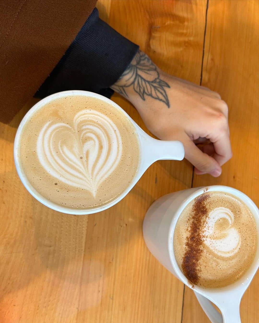 Acacia Brinleyさんのインスタグラム写真 - (Acacia BrinleyInstagram)「This is some top tier fall!!! 🍁🍂🕯️」11月11日 2時03分 - acaciakersey