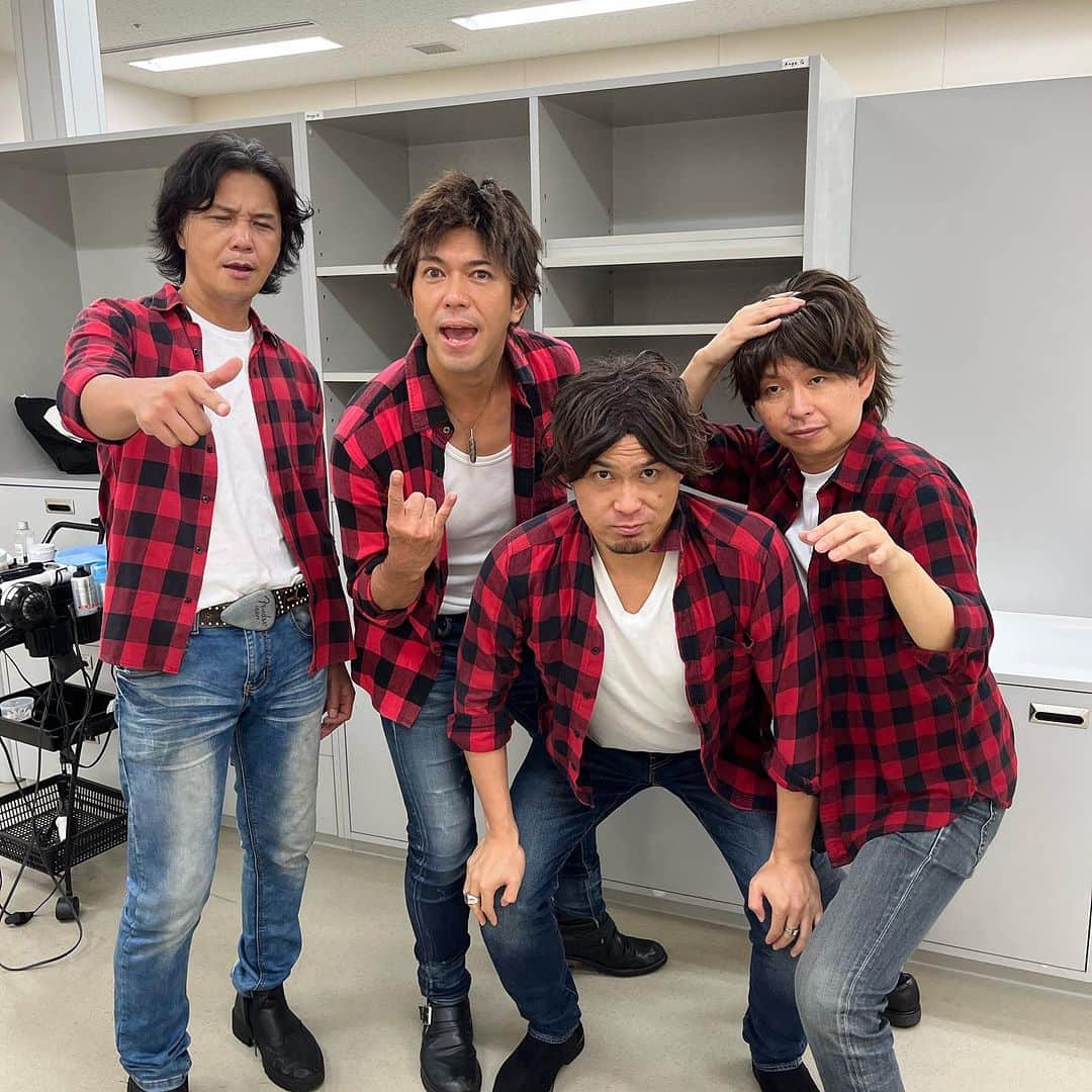 山出雄大さんのインスタグラム写真 - (山出雄大Instagram)「「全力！脱力タイムズ」にB'ず軍団で出演しました。事前告知が出来ずでしたが、ありがとうございました😊 見逃し配信をTverかFODで！  #脱力タイムズ #全力脱力タイムズ  #ビーズ軍団 #bz軍団  #ダークホース山出」11月11日 2時05分 - de_yama