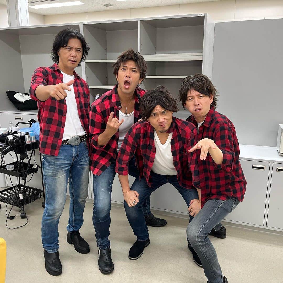 山出雄大さんのインスタグラム写真 - (山出雄大Instagram)「「全力！脱力タイムズ」にB'ず軍団で出演しました。事前告知が出来ずでしたが、ありがとうございました😊 見逃し配信をTverかFODで！  #脱力タイムズ #全力脱力タイムズ  #ビーズ軍団 #bz軍団  #ダークホース山出」11月11日 2時05分 - de_yama