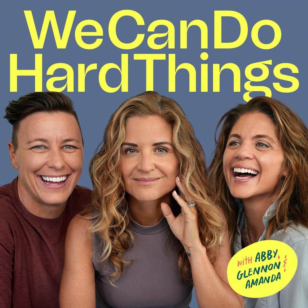 アビー・ワンバックのインスタグラム：「Do you like our new picture? We do. Thank you @alexhedisonstudio for seeing each of us so clearly.   Also, would you please take a few seconds to make sure you’re following We Can Do Hard Things? It would mean the world to us.   Following the pod helps you because you’ll never miss an episode. It helps us because you’ll never miss an episode. We appreciate you so very much.  Here’s How: iPhone Users: 1. Open the Podcasts app. 2. Search “We Can Do Hard Things” and tap the show icon. 3. Tap + FOLLOW. 4. You’re done! All new episodes will arrive in your feed. Everyone else: Just do the same on Audacy, Spotify, Stitcher, or wherever you get your pods: Search “We Can Do Hard Things,” and Follow or Subscribe.」