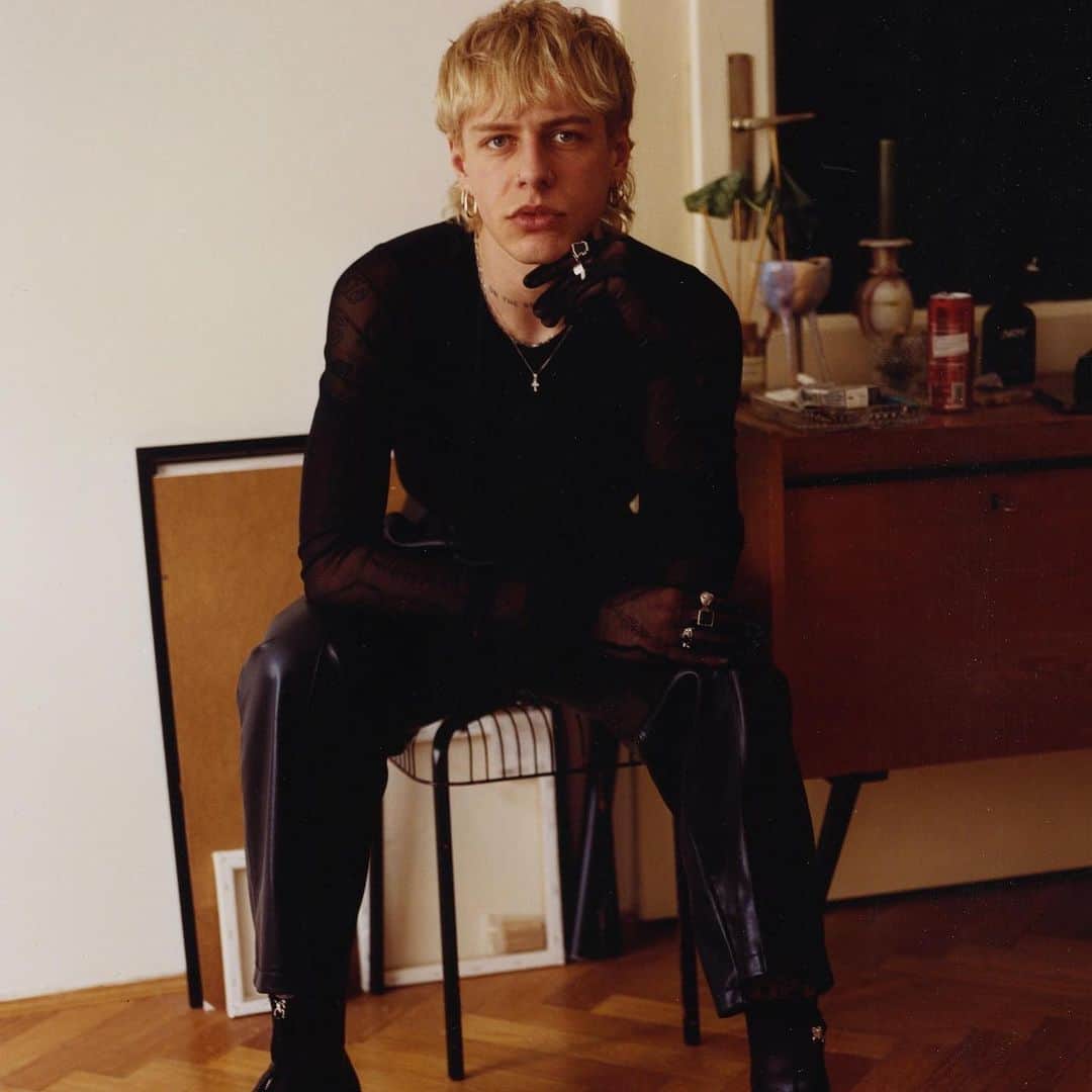Dazed Magazineさんのインスタグラム写真 - (Dazed MagazineInstagram)「Five years ago, @johanakasalicka_ph swapped her hometown of Prague for London during her studies, which resulted in a series documenting Central and Eastern European youth living in the UK capital.   Returning home each summer to visit friends and family, Kasalicka began to witness a shifting landscape in Prague’s architecture, its residents and their collective outlook.   New art galleries, cultural hubs and cafes began to appear and liberal attitudes were being embraced by the younger generation. “I started to notice differences that resonated with me,” Kasalicka tells Dazed.  Through this compelling series, Kasalicka not only shares the real-life stories of Prague’s inhabitants and their quest to redefine tradition, but she also strives to dismantle stereotypes.  In an image of Vlad and Robi, they’re caught in a gaze, reminiscent of the “resting bitch face” that Kasalicka says is often portrayed as an Eastern European trait.  “This image depicts this stereotype perfectly and feels very real – Eastern Europeans are well known for their honesty and unpretentiousness,” she explains.   The juxtaposition of traditional decor and their clothing, along with an LGBTQ+ flag pinned on the window behind them, works to challenge preconceptions about their identities.  “It almost looks like an image from an activist campaign, which represents the vibe of the whole series.”  See more through the link in our bio 🔗  📷 @johanakasalicka_ph ✍️ @aylaangelos」11月11日 2時14分 - dazed