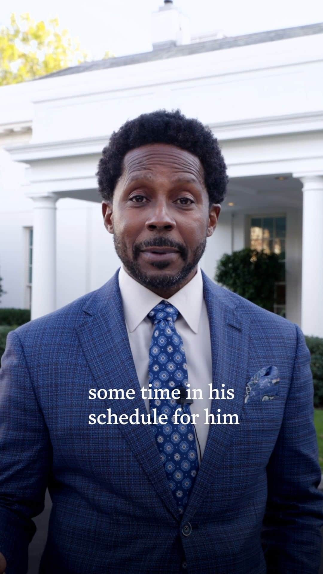 The White Houseのインスタグラム：「Desmond Howard is an ESPN college football analyst, former professional and college football player, and 1991 Heisman Trophy winner.  At the White House, he spoke with @POTUS about the importance of student athletes receiving a fair share of the revenue they help create.」