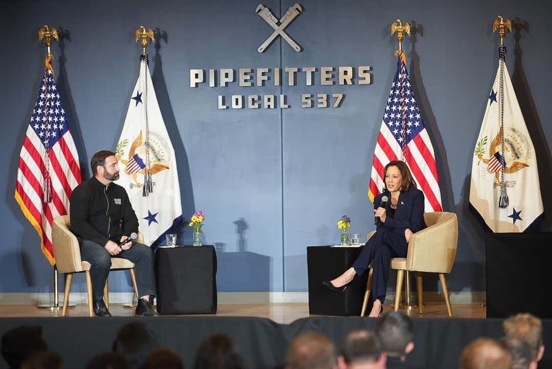 The White Houseのインスタグラム：「Ahead of National Apprenticeship Week, @vp visited the Pipefitters Local 537 training center in Boston to highlight how this Administration’s investments in apprenticeship programs are creating pathways to good-paying union jobs.」