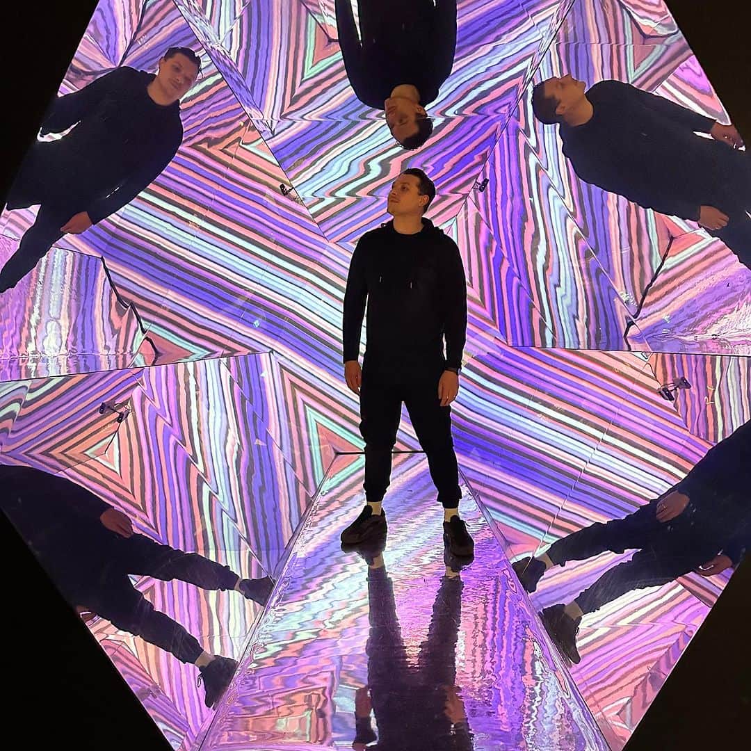 ジョン・ニューマンさんのインスタグラム写真 - (ジョン・ニューマンInstagram)「Day out to the inner vortex at @twist_museum and Carnaby street」11月11日 2時35分 - johnnewmanmusic