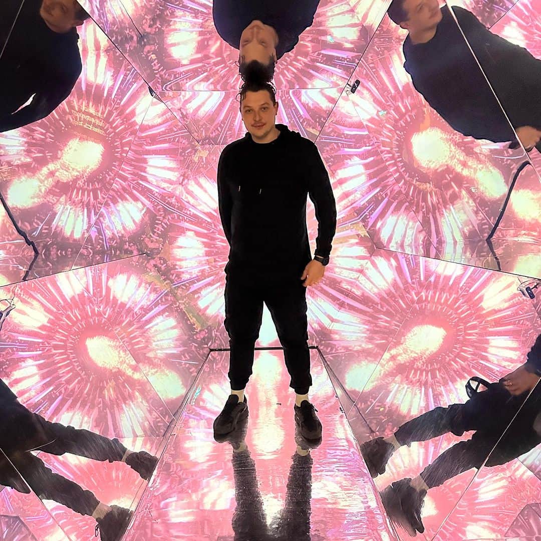 ジョン・ニューマンさんのインスタグラム写真 - (ジョン・ニューマンInstagram)「Day out to the inner vortex at @twist_museum and Carnaby street」11月11日 2時35分 - johnnewmanmusic