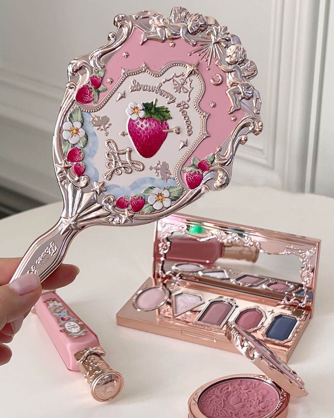SHEINのインスタグラム：「Mirror, mirror on the wall, who's the most coquette of them all: 1, 2, or 3? 👇  🔎 13832377 15628417 13832378  #SHEIN #SHEINforAll #SHEINstyle #fashion #chic #saveinstyle」
