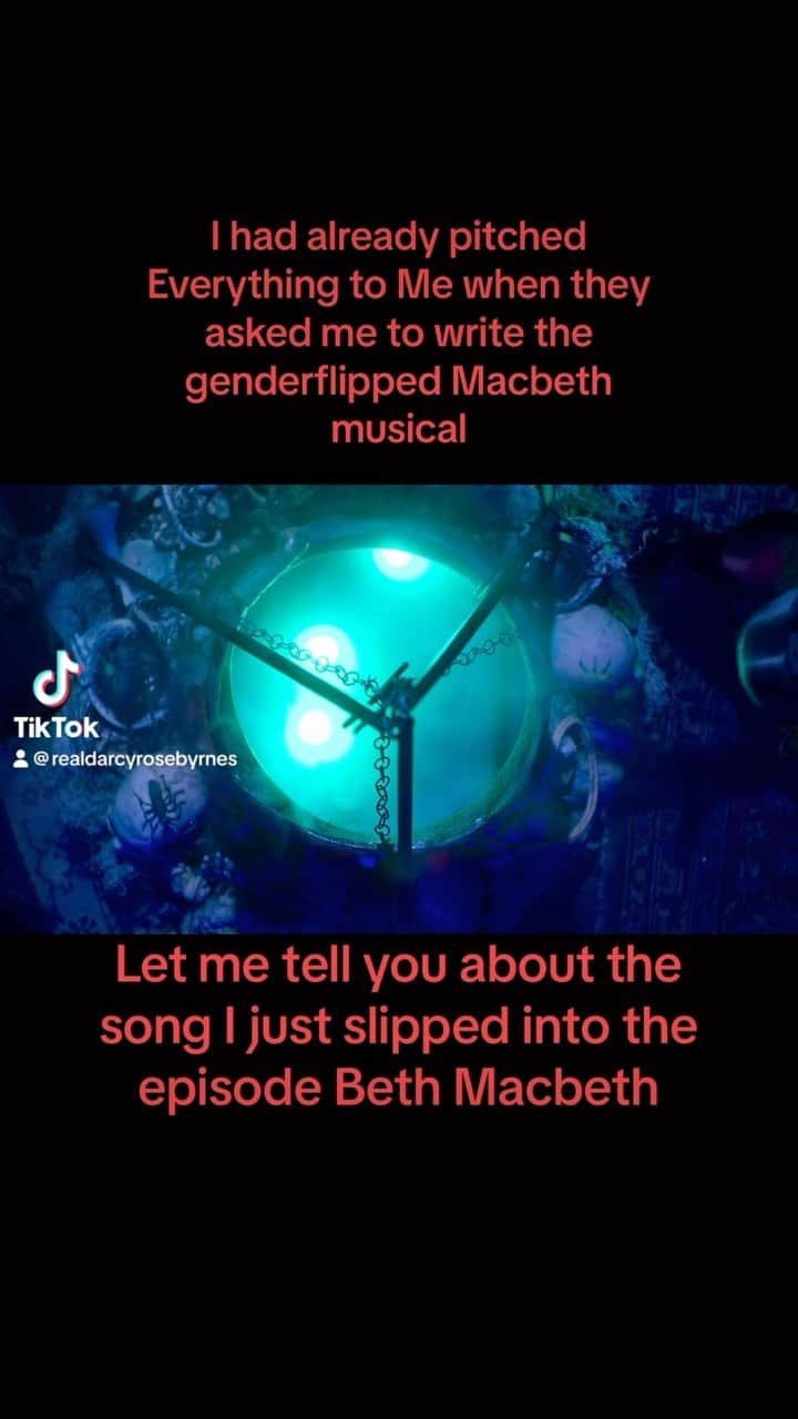 ダーシー・ローズ・バーンズのインスタグラム：「Shout out to @theorangecouchsessions and @the40plusgirl for being the most awesome mentors in the world. Happy 400years of Shakespeare’s first folio! #shakespeare #anniversary #music #songwriter #theatre #writer #disney #bigshot #disneyplus #halloween #spooky」