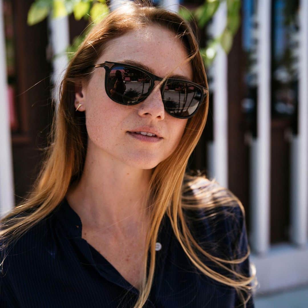 シュウッドのインスタグラム：「The refined, vintage aesthetic of our Keller Sunglasses, translated in a natural material.   The Keller in Distressed Dark Walnut」