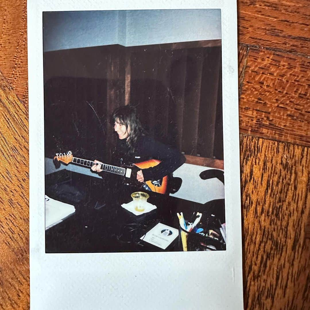 コートニー・バーネットさんのインスタグラム写真 - (コートニー・バーネットInstagram)「I had funnnnn doing some songwriting and guitar playing for a few tracks on The Buccaneers soundtrack which is out now! Link in bio. Produced by @steezmeez  Engineered & mixed by @omaryakar  Mastered by @heba_kadry  So many wonderful & talented people involved, find entire credits on last @steezmeez post. Thanks for having me along for the ride ❤️」11月11日 2時44分 - courtneymelba