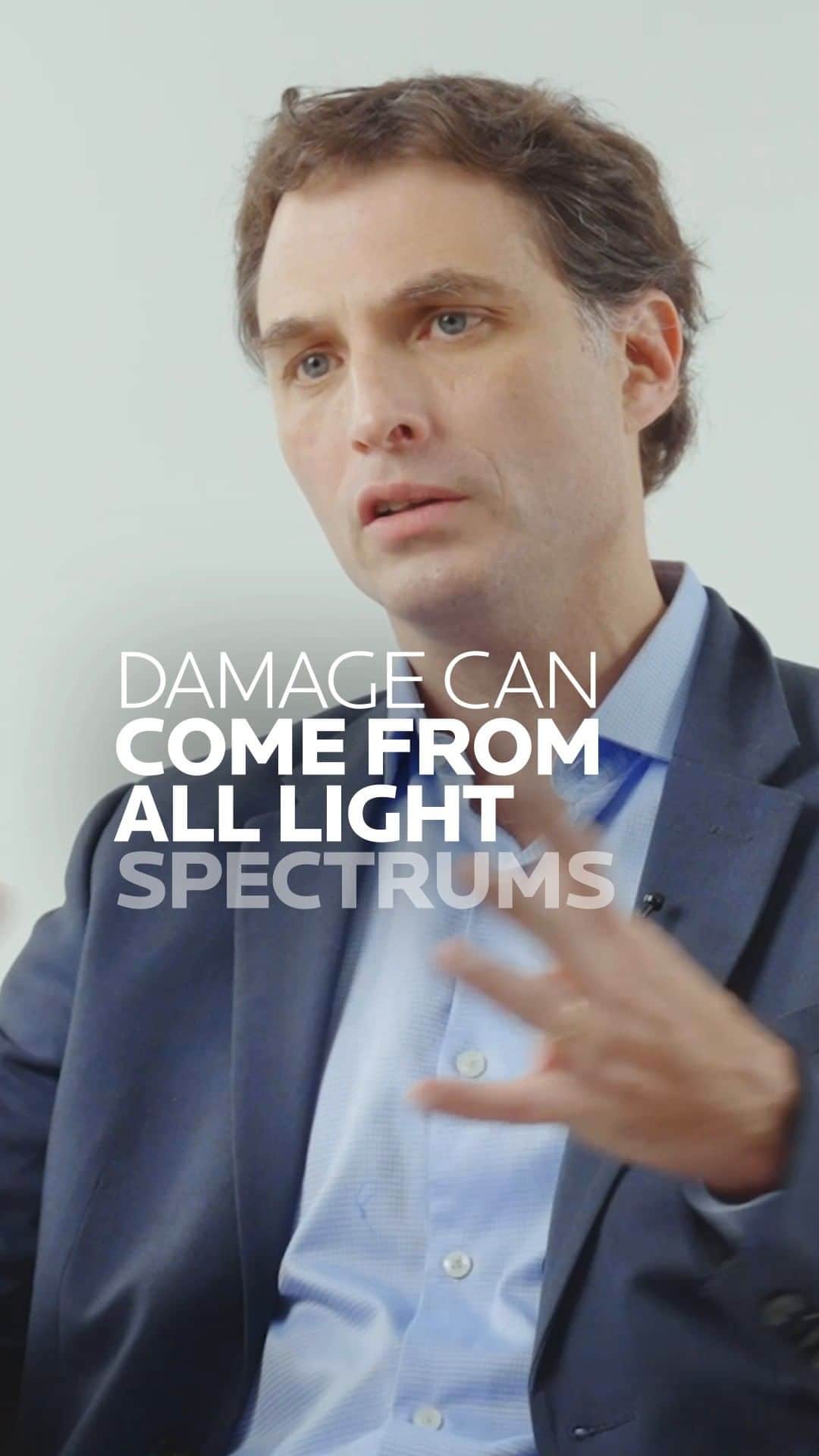 La Roche-Posayのインスタグラム：「Ageing is inevitable, but did you know the sun can speed it up? ☀️ Discover how to choose the right sunscreen to protect your skin from photodamage with Dr. Matias Maskin   All languages spoken here! Feel free to talk to us at anytime. #larocheposay #sunprotection #ageingskin Global official page from La Roche-Posay, France.」