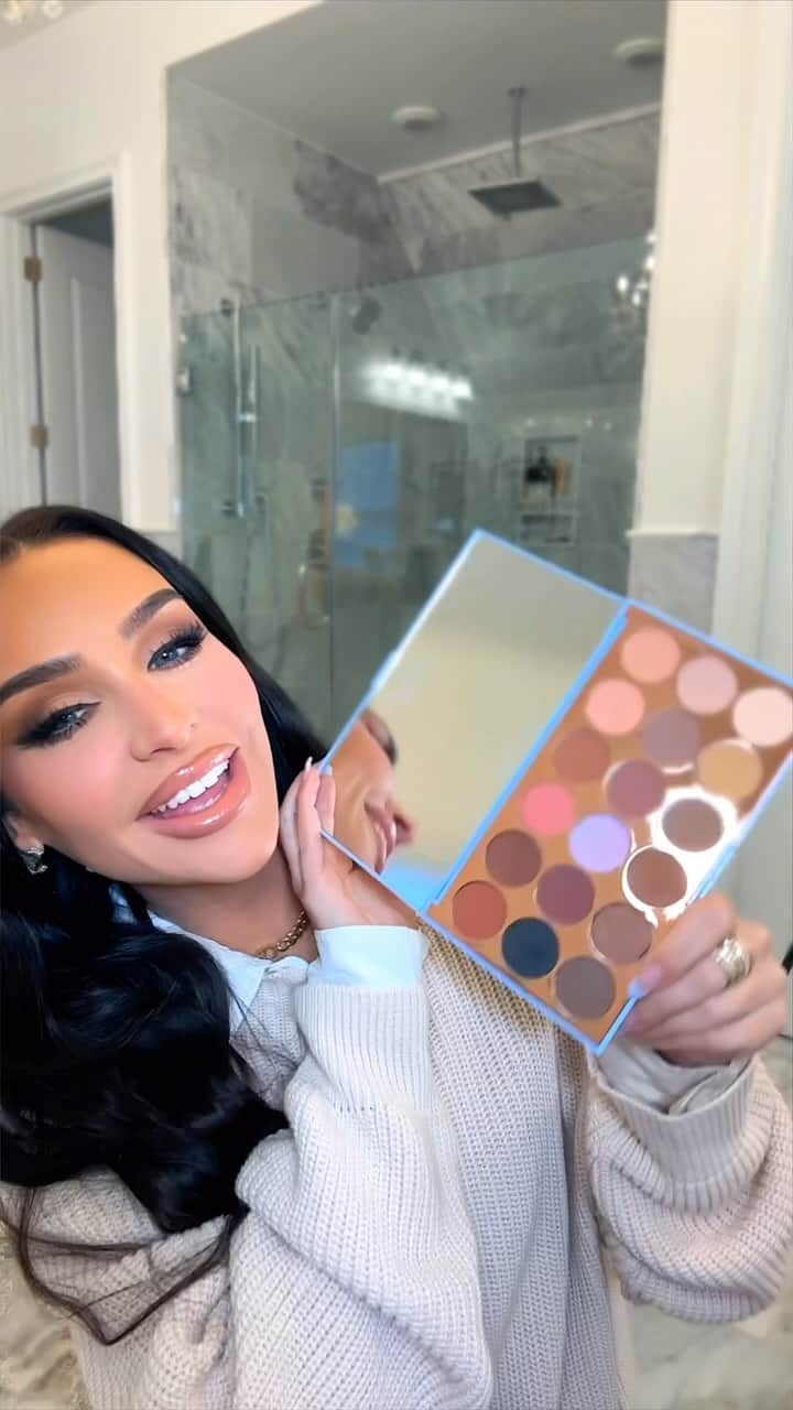 Carli Bybelのインスタグラム：「#GRWM using all my new @thebeautybybel products!!! Launching tomorrow 11.11 @ 11AM EST!!! #thebeautybybel」