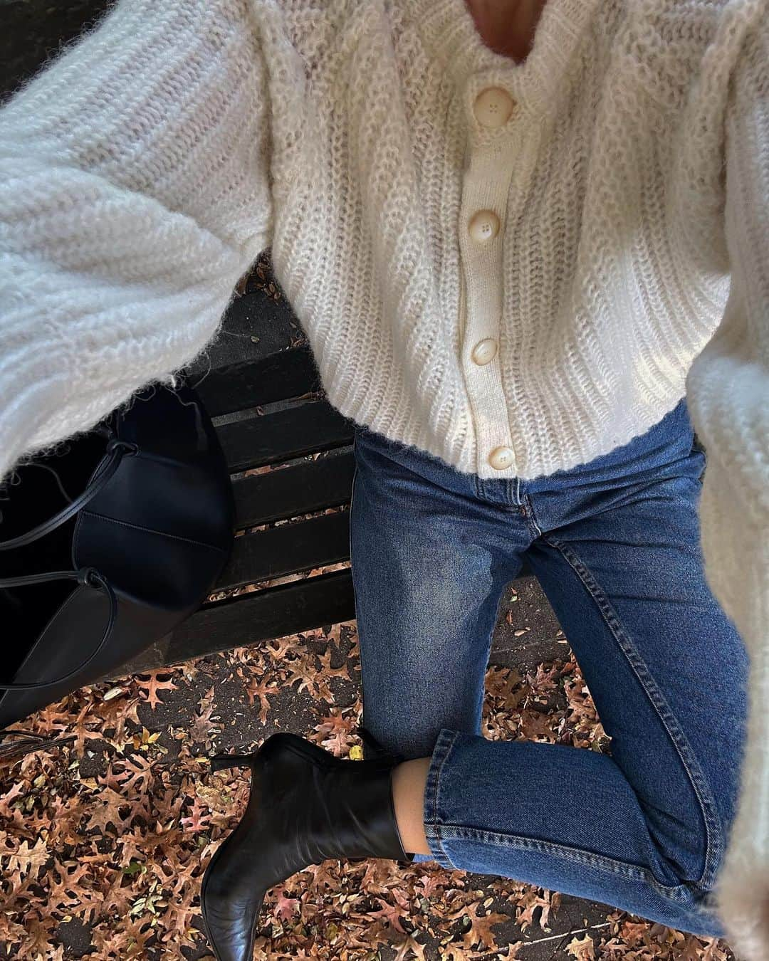 Helena Glazer Hodneさんのインスタグラム写真 - (Helena Glazer HodneInstagram)「Officially @sezane sweater season ☁️ #sezanelovers #sezane」11月11日 2時49分 - brooklynblonde1