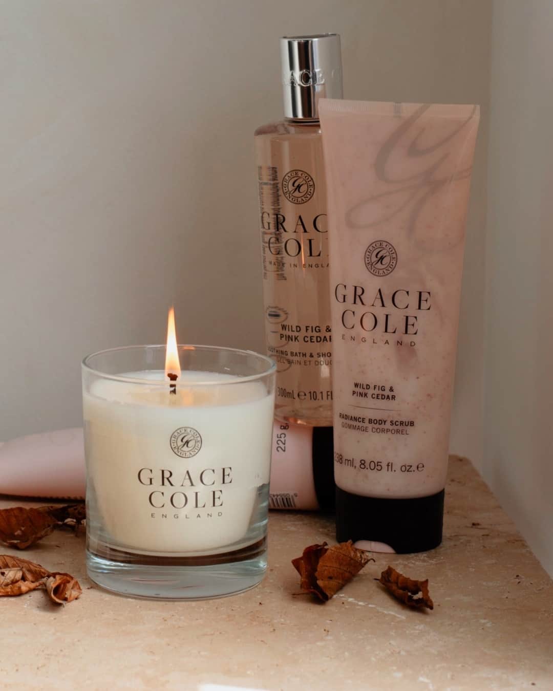Grace Coleさんのインスタグラム写真 - (Grace ColeInstagram)「Soothe, balance and ground the mind 🧘⁠ ⁠ Designed to add a touch of indulgence to your bathing routine, our bath & body care products are beautifully fragranced and formulated with high-quality natural ingredients...plus, they look chic on the bathroom shelf!⁠ ⁠ Further elevate your spaces with our home fragrance offerings, all 6 of our unique scents which offer wellbeing benefits are available across bath, body and home ✨⁠ ⁠ 📷️ @our_japandi_home⁠ ⁠ Tap to shop and get a free White Nectarine & Pear candle with orders over £50 🛒」11月11日 3時01分 - gracecoleltd