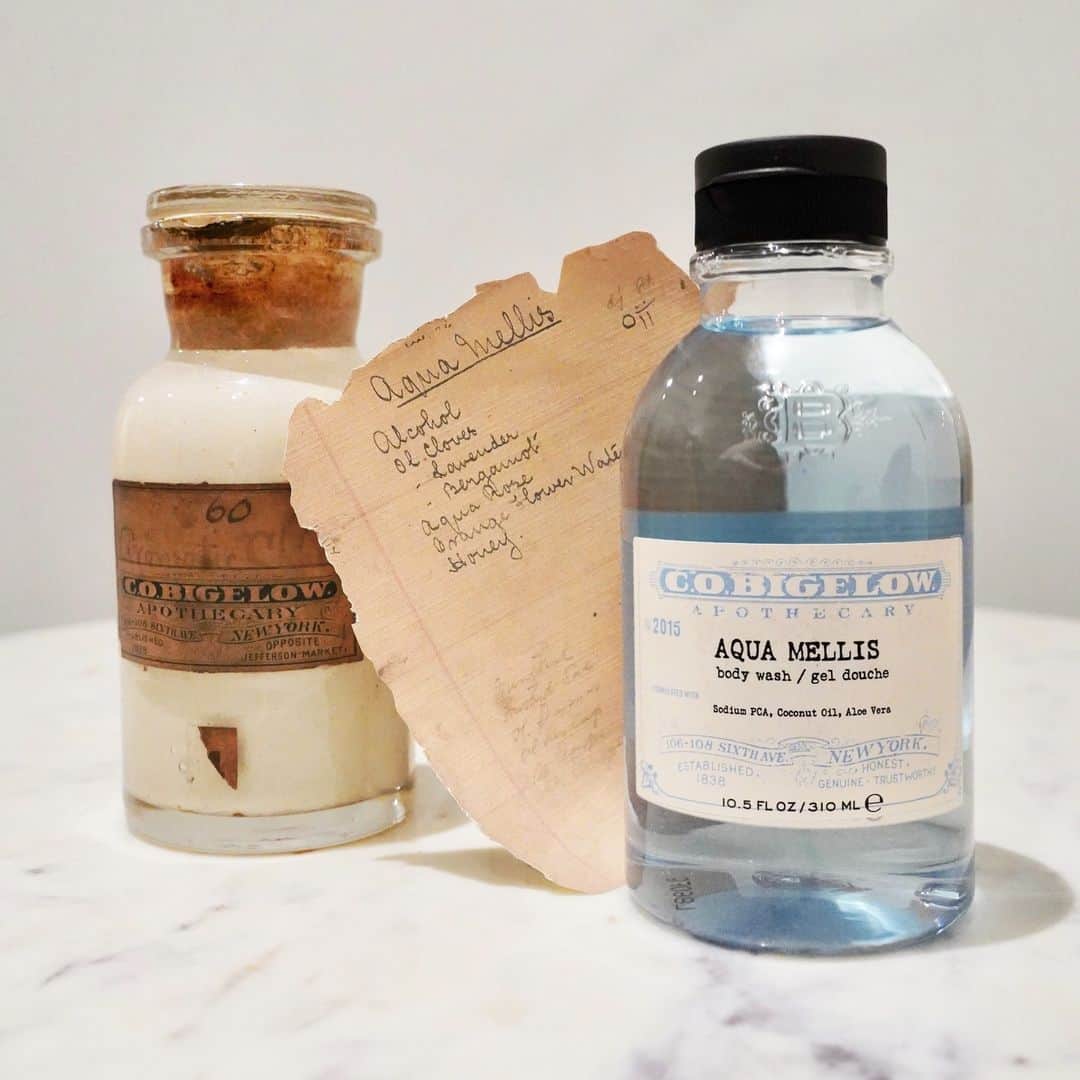C.O. Bigelowのインスタグラム：「We don't just throw around the word ICONIC! 👏⁠ ⁠ Unearthed from our 185-year-old hand-written formulary books, the inspiration for Aqua Mellis was carefully curated. 📜✨ Translating to Honey Water in Latin this Iconic Collection Body Wash leaves skin as smooth and sweet as honey. 🍯」