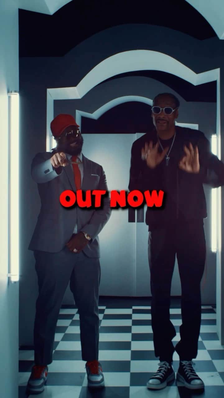 T-ペインのインスタグラム：「There it is y’all 😂🔥 Putting everyone on notice, this is the ONLY way I’m doing videos from now on! That’s How We Ballin music video with uncle @snoopdogg and a special appearance from @aj_mclean out now 🤑🤑🤑  Directed by T-Pain & @gvisuals  Produced by @rfatcats  Line Produced by @iamrobertvalentino  DP @phillyflyboy  Edited by T-Pain Colored by @phillyflyboy  Effects by T-Pain Casting by @millticketceo   #thatshowweballin」