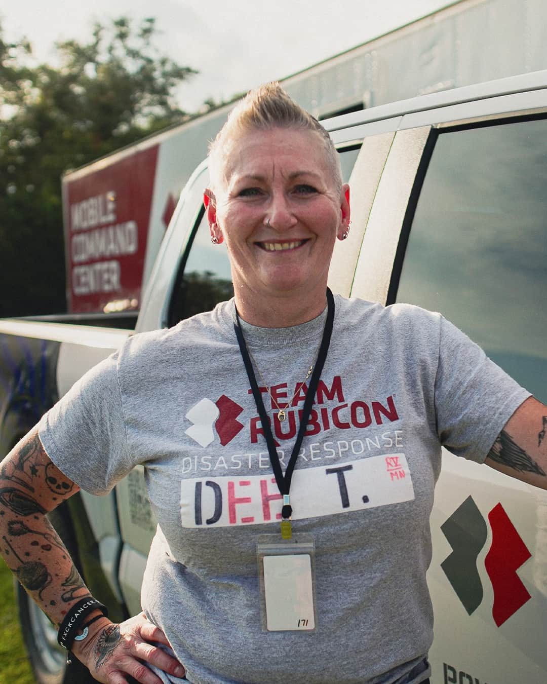 Fordさんのインスタグラム写真 - (FordInstagram)「"You know, there’s something very patriotic about helping your neighbor,” explains Mike Gorham, a volunteer with veteran-led organization Team Rubicon®. “Team Rubicon is comprised of a whole mix of folks, the majority of whom are veterans or first responders. We just give them an opportunity to continue serving.”  Ford Motor Company and Team Rubicon are joining forces to help provide relief for communities in need following natural disasters.  For Ryan Smart, a veteran and Ford employee, the partnership just makes sense. “For those of us who return from service and join the private sector, there’s still a want and a need to help our community and our fellow Americans – and getting to do that by volunteering with Team Rubicon® is just amazing.”  Today and every day, Ford is proud to support Team Rubicon in their efforts to continue serving communities in need following natural disasters.  To learn more about our partnership with Team Rubicon, visit our link in bio.  Disclaimer: See owners manual for important operating instructions. Optional equipment shown throughout. Custom wrap shown. Not for sale.」11月11日 3時00分 - ford