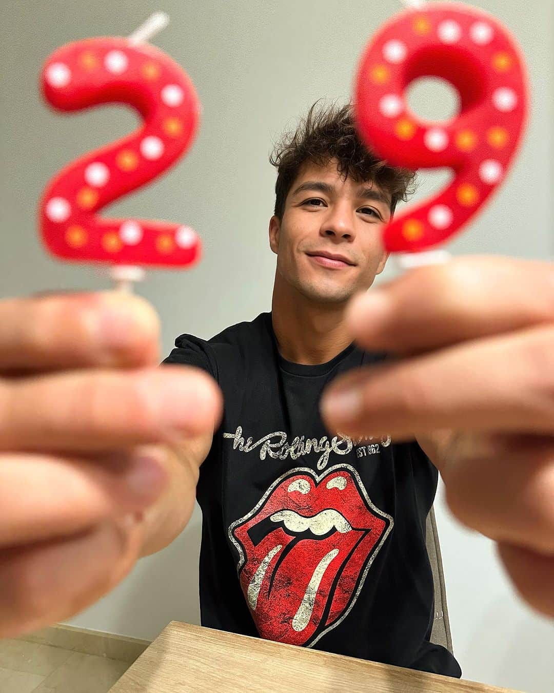 オリベル・トーレスのインスタグラム：「29. Muchas gracias a todos por las felicitaciones, que este año venga cargado de grandes momentos. El mejor regalo espero que sea este domingo. Gracias ❤️」