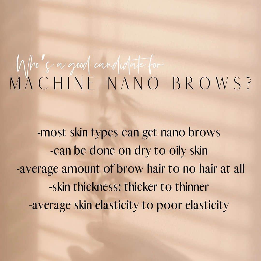 Haley Wightさんのインスタグラム写真 - (Haley WightInstagram)「NANOBLADING vs. MACHINE NANO BROWS 🌿 What’s the difference? How do I choose??  I’ve been getting these questions everyday since I started offering machine nano brows, so let’s go into it ⬇️  These two techniques create the SAME look of natural hair strokes in the brow area. Both soft and beautiful and look pretty on everyone! But what’s the main difference? Simply the tools we use- Nanoblading is done with a BLADE, and Machine Nano Brows are done with a MACHINE and single NANO NEEDLE. Since Nanoblading is done with a blade, it isn’t meant for every skin type. I’ve been Nanoblading for almost 6 years now and I’ve had to turn away numerous clients with extremely sensitive/oily/mature skin because tattooing with a blade isn’t compatible with their skin type. But now since offering Machine Nano brows, I’m able to take everyone and it feels GOOOOD. Machine Nano Brows are a little gentler on the skin because of the single nano needle and the very shallow depth we use when doing it. In turn, Machine Nano Brows don’t last quite as long as Nanoblading, but you are able to get touch ups with Machine Nano Brows more often. Either way, it truly just matters what YOUR skin type is. If you need help choosing which service is better for you, you can always send me photos and I can help you! Send photos to info@daelascottsdale.com 💕  Have questions? Shoot me a DM 😊  Interested in booking? Either call (602)809-9405 or visit our website, link is in my bio!   #nano #brows #machine #hairstrokes #nanoblading #microblading #azbrows #azmicroblading #arizona #scottsdale #phoenix #natural」11月11日 3時09分 - cosmobyhaley
