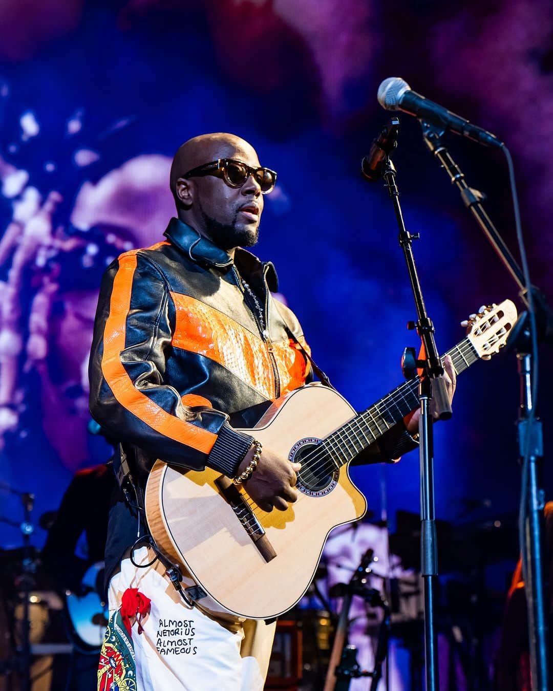 ワイクリフ・ジョンのインスタグラム：「The 🎸 is my weapon   @adidas pants  @jacquesmariemage shades  For the Ms. Lauryn Hill + The Fugees Tour  Seattle 📍 @climatepledgearena 📸: @thruhazeleyes_   #Refugees #Fugees #Styledbyche @francheska.nievess」