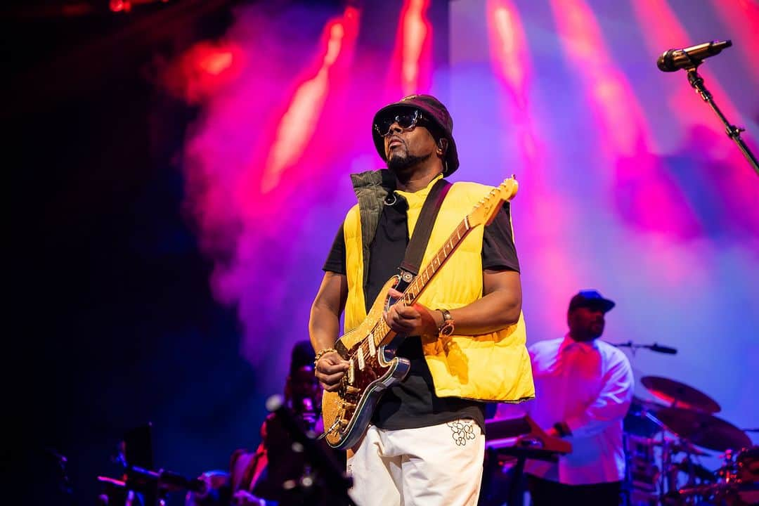 ワイクリフ・ジョンのインスタグラム：「The 🎸 is my weapon   @gucci hat @adidas pants  @jacquesmariemage shades  @louisvuitton guitar   For Ms. Lauryn Hill + The Fugees Tour Seattle 📍 @climatepledgearena 📸: @thruhazeleyes_   #Refugees #Fugees #Styledbyche」