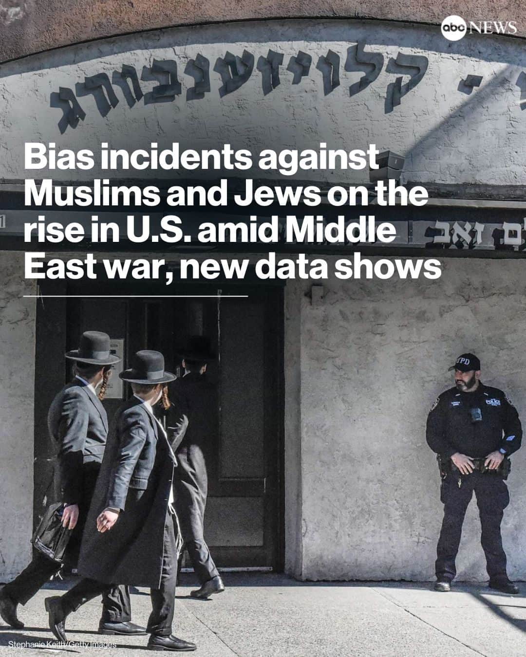 ABC Newsのインスタグラム：「Reported bias incidents are on the rise against Jews and Muslims in the U.S., according to new data.  The Council on American-Islamic Relations has received an "unprecedented" spike in complaints of anti-Muslim or anti-Arab bias in the month since the Israel-Hamas war started and there is a more than 200% increase in anti-Jewish incidents investigated by New York City police.  Go to link in bio for more.」