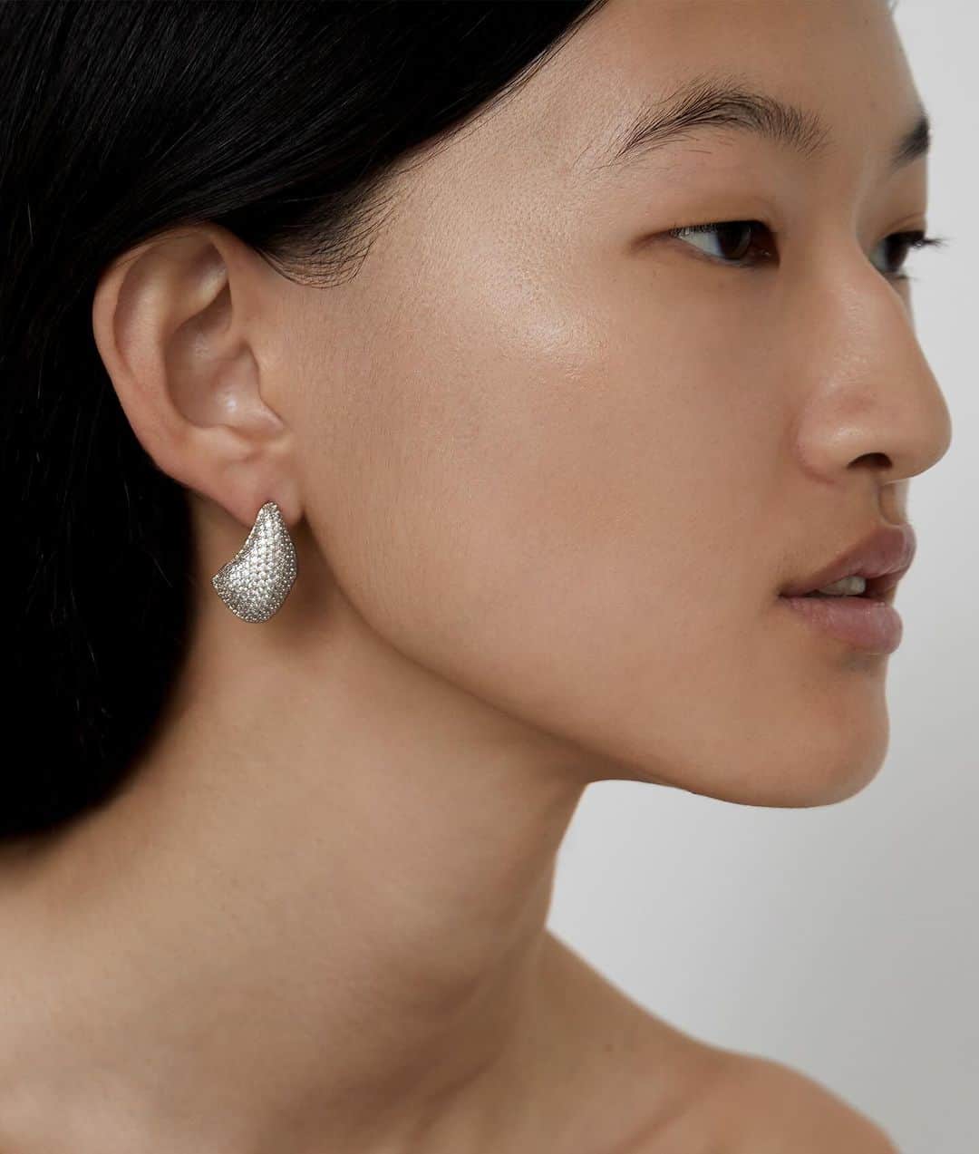 シャシのインスタグラム：「Odyssey Pavé Earring」