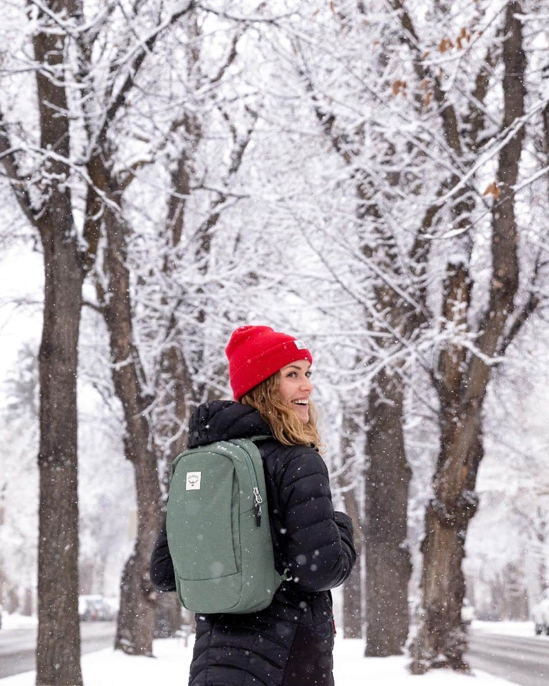 オスプレーのインスタグラム：「Our Winter Sale is on. ❄️ Drop into 40% off deals through Nov. 27, plus free shipping and returns. Shop the stash before it’s gone!   #OspreyPacks」