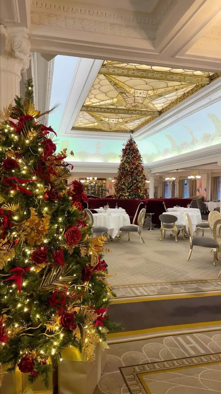 Harrodsのインスタグラム：「Let Christmas commence ✨ Join us in-store for a season of magical moments – whether it’s finding the perfect new bauble, catching up over a festive afternoon tea, or discovering extraordinary gifts that will light up their faces. Experience it all and more at #Harrods.」